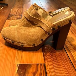 Tan Suede platform Clogs Jessica Simpson sz 9